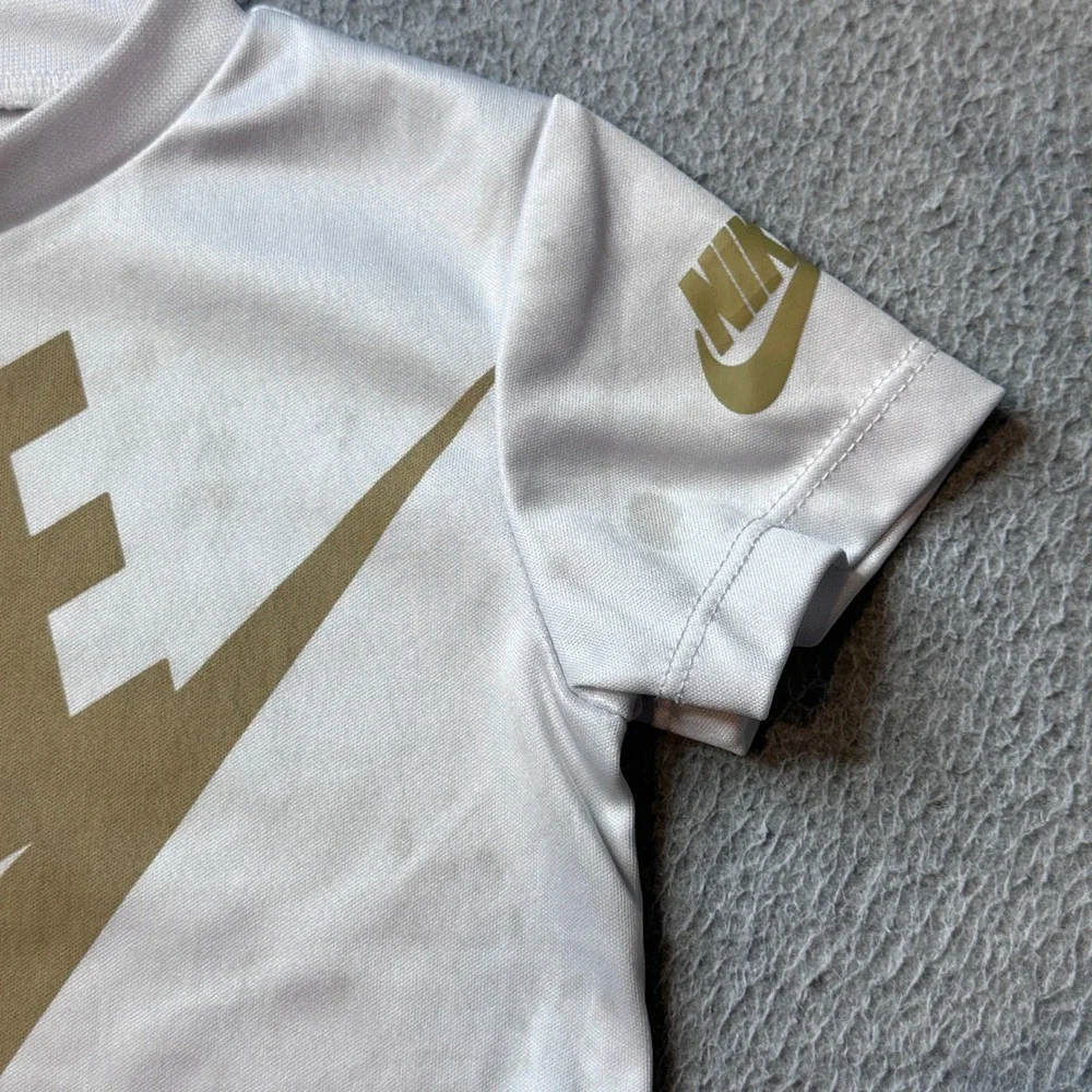 Nike T-Shirt Unisex 12M White Dri-FIT Futura Logo‎ Short Sleeve Athletic Tee